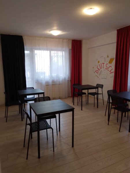 Primaverii, ultracentral,