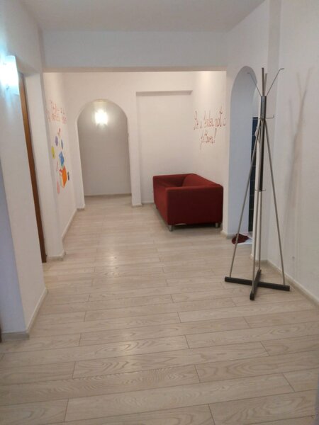 Primaverii, ultracentral,